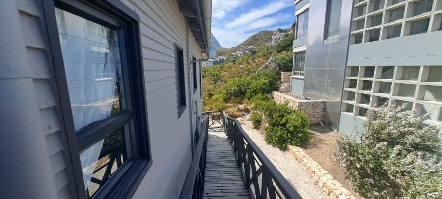 To Let 3 Bedroom Property for Rent in Rooi Els Western Cape